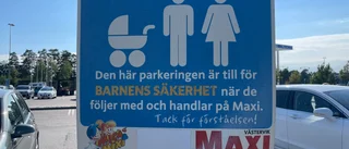 Barnfamiljerna blir blåsta på p-platserna – av medelålders män