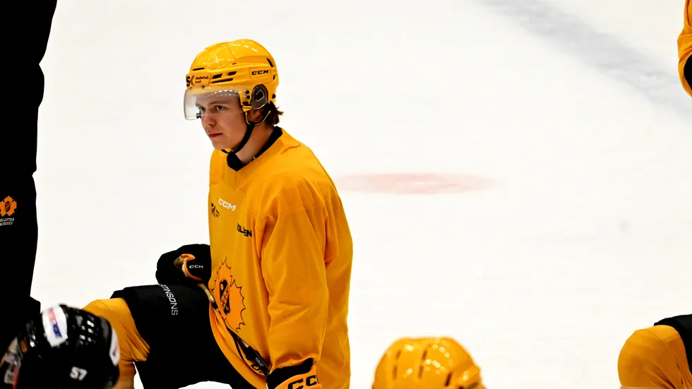 ”Det är en bra chans att visa att jag är redo”, säger Oskar Vuollet inför rivalmötet med Björklöven.