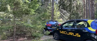 Hus avspärrat utanför Gnesta – polis fåordig om händelsen