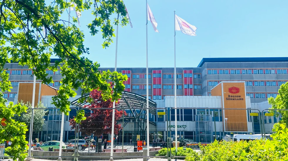 Mälarsjukhuset utsatte en ung canterpatient för fara genom för hög dos cellgifter. Och på ögonkliniken glömdes en man bort, med följden att han miste största delen av synen på sitt enda tidigare friska öga.