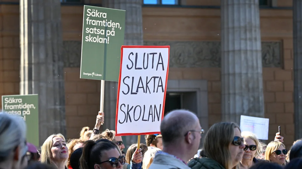 Kommunal och Sveriges Lärare i Flen manifesterar mot neddragningarna inom skolan och förskolan i Flen. Arkivbild.