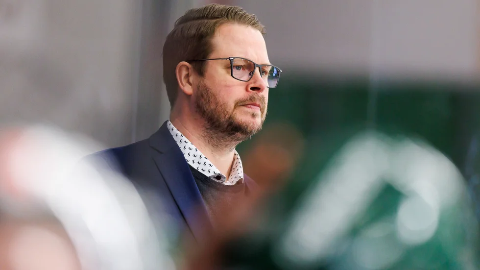 "Vi är överens om allt, jag ska bara skriva på och skicka tillbaka kontraktet till dem", säger Narviks tränare Fredrik Glader.