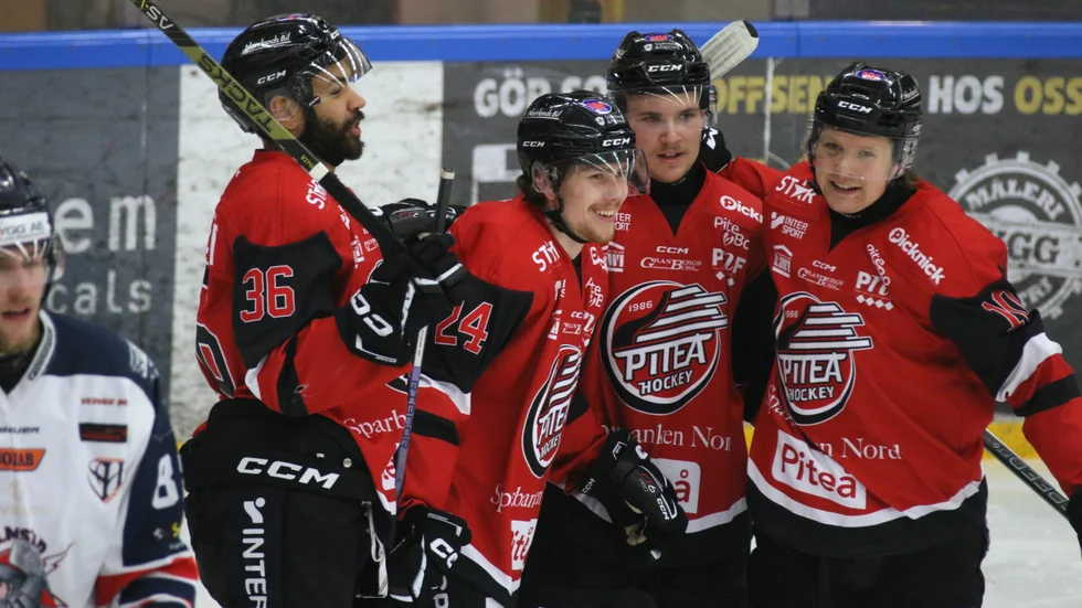 Victor Edström (nummer 24) gjorde ett mål och spelade fram till två när Piteå Hockey vann över Halmstad.