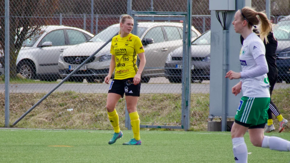 Moa Andersson inledde målskyttet för de gulklädda.