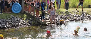 51 bilder från det traditionsenliga kanalsimmet