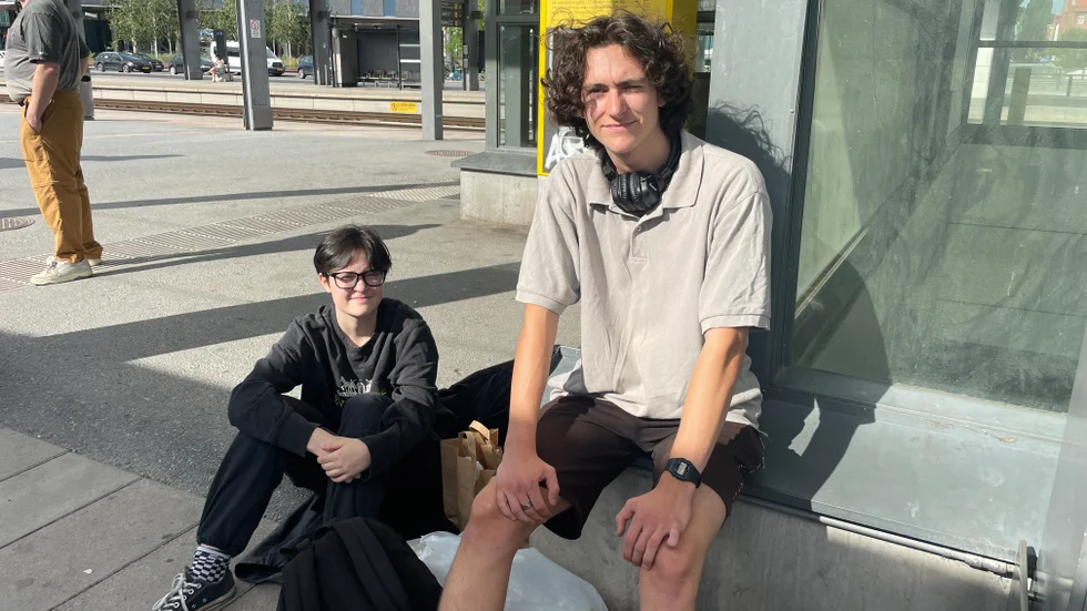 Ungdomarna Pau Kiefer, 20, och Samuel Kiefer, 18, är bland de som inte använder emojis så mycket. 