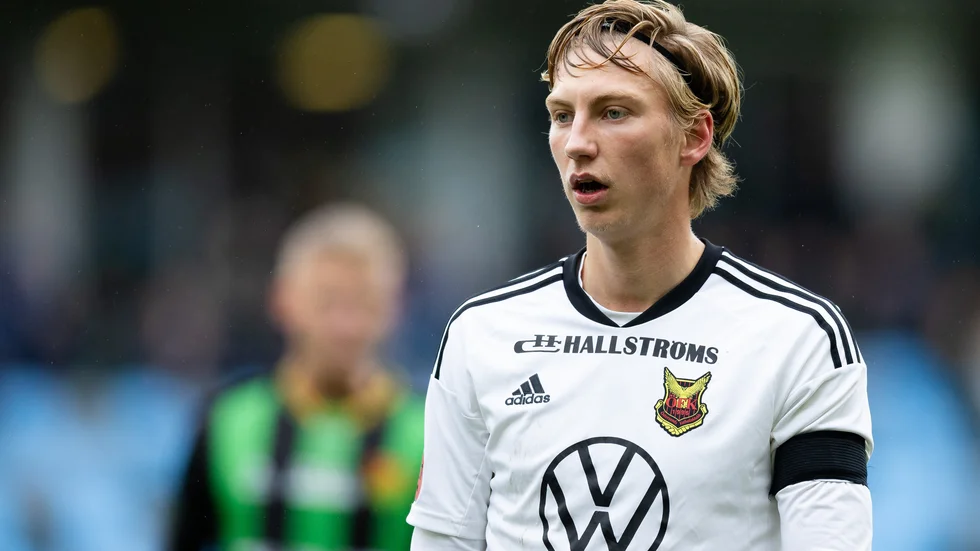 Albin Sporrong återvänder till Östersund. Under måndagen skrev mittfältaren på ett kontrakt som sträcker sig över säsongen 2025.
