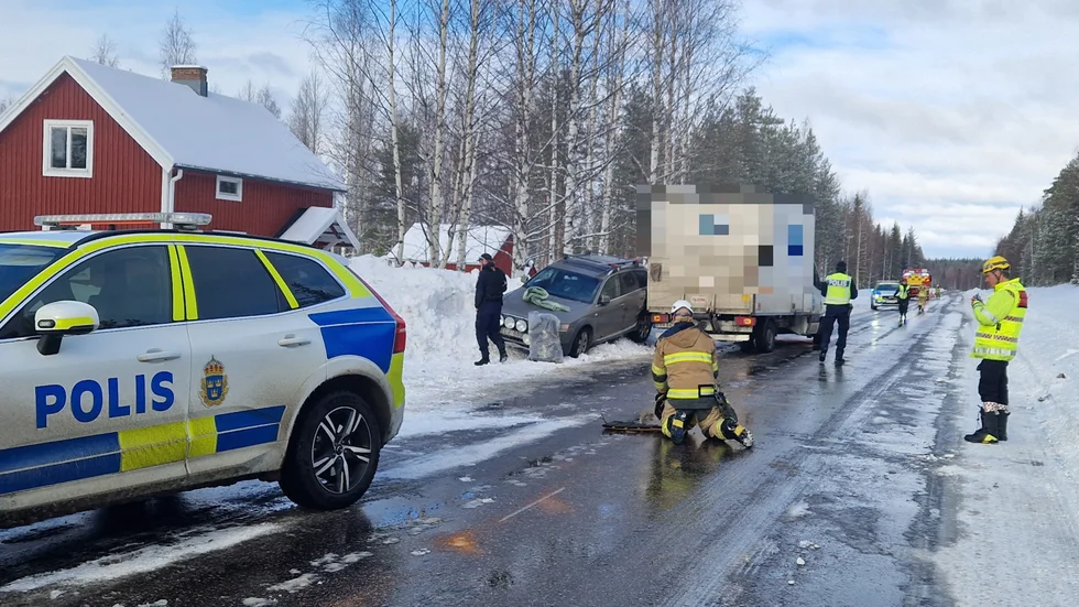 Vägen var avstängd under räddningsarbetet.