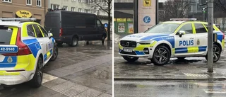 Efter misstänkta bombfyndet – paret fortfarande frihetsberövat