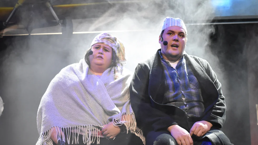 Lisa Stenlund, Thomas Jonsson och de andra i Scenadrage kör föreställningen fyra dagar i sträck från fredag till måndag. Som vanligt är spelplatsen Forum i Malå.
