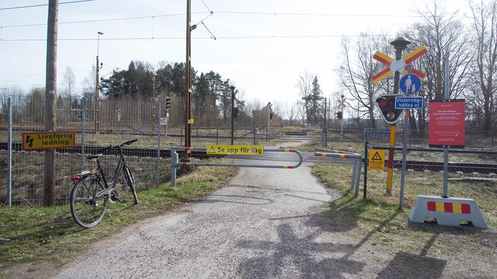 Stängda tågövergångar i Nyköping upprör.