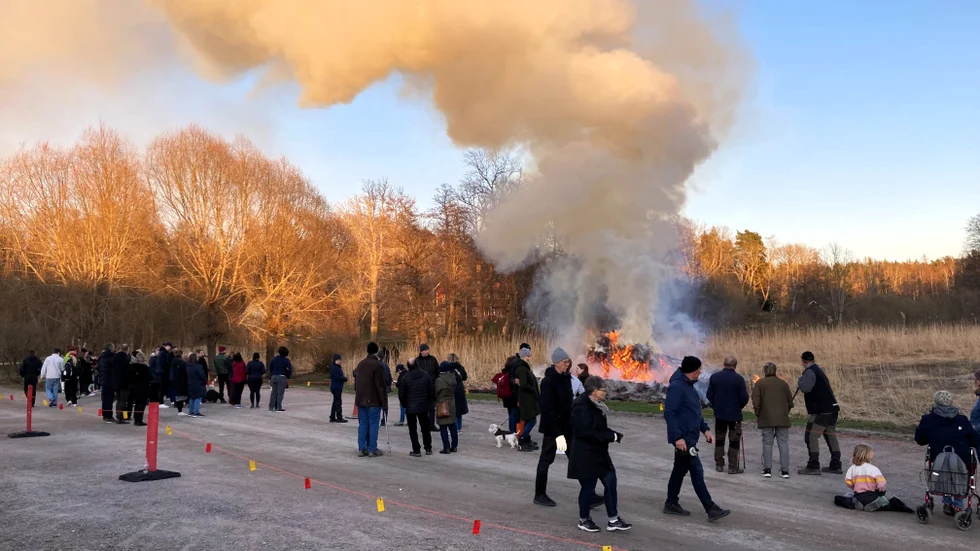 Valborgselden är en fin och viktig svensk tradition. Bilden visar valborgsfirandet i Nynäs 2023.