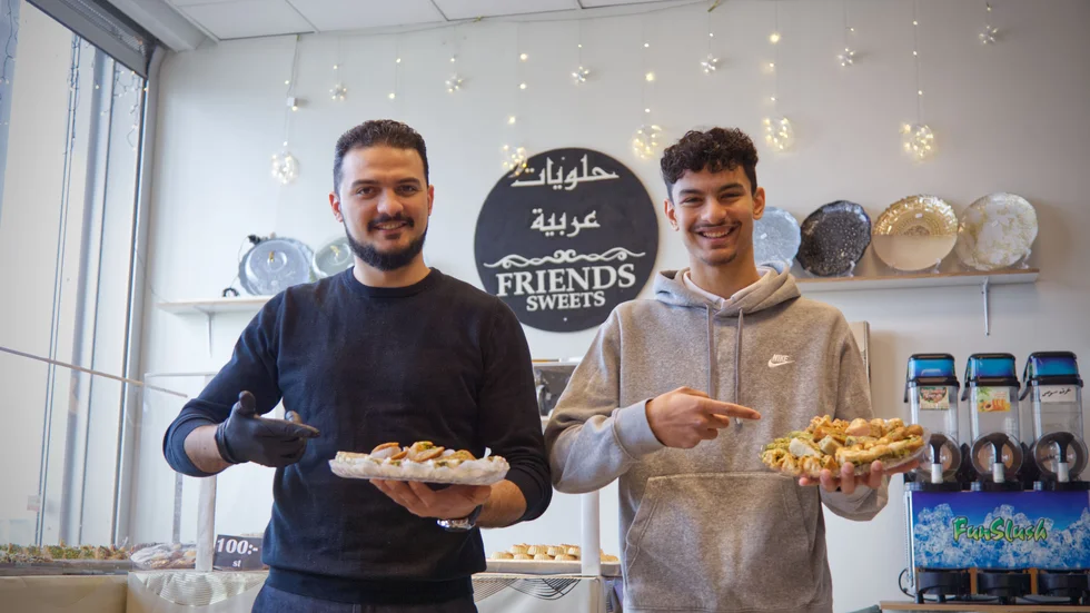 Bröderna Omar och Adnan Hamwi tycker det känns kul att kunna erbjuda gotlänningarna en möjlighet att testa på sötsaker från Mellanöstern.