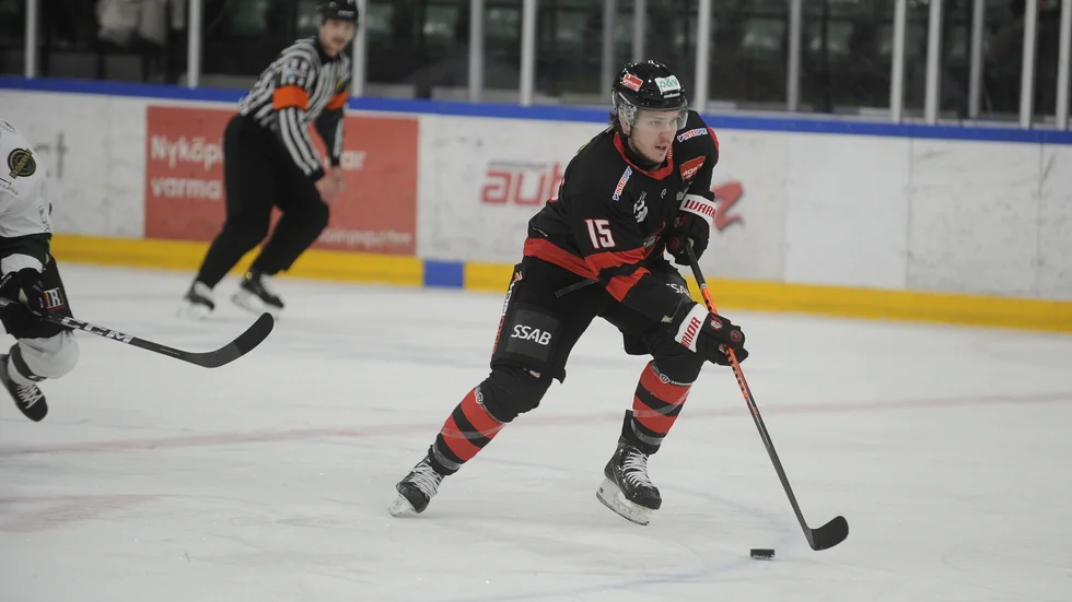 Josh Laframboise var på hugget och var när att göra mål för NSK mot Brödernas/Väsby.