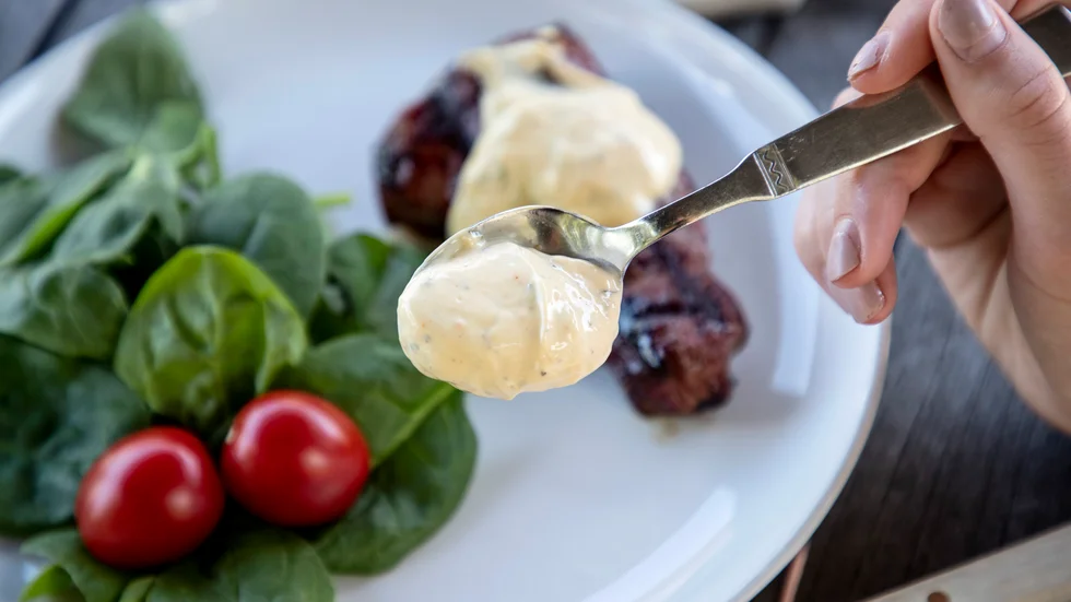 Bearnaisesåssen från Bröderna Franzén, med batchnummer M235231139 kan innehålla listeria och ska inte ätas.