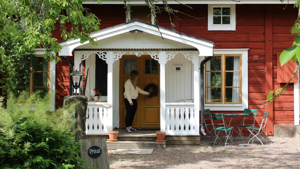 Maria beskriver uthyrandet som ett lätt sätt att dryga ut sommarkassan. "Det känns dessutom kul att kunna erbjuda den här miljön", säger hon.