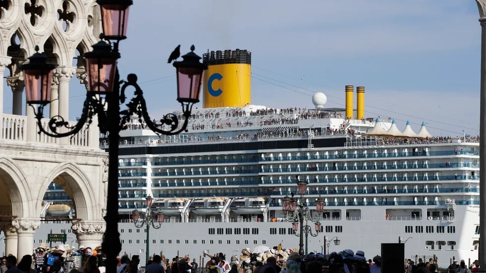 Kryssningsjätte i Venedig.