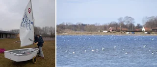 Här är segelbåten nära att välta ner i Roxens vatten