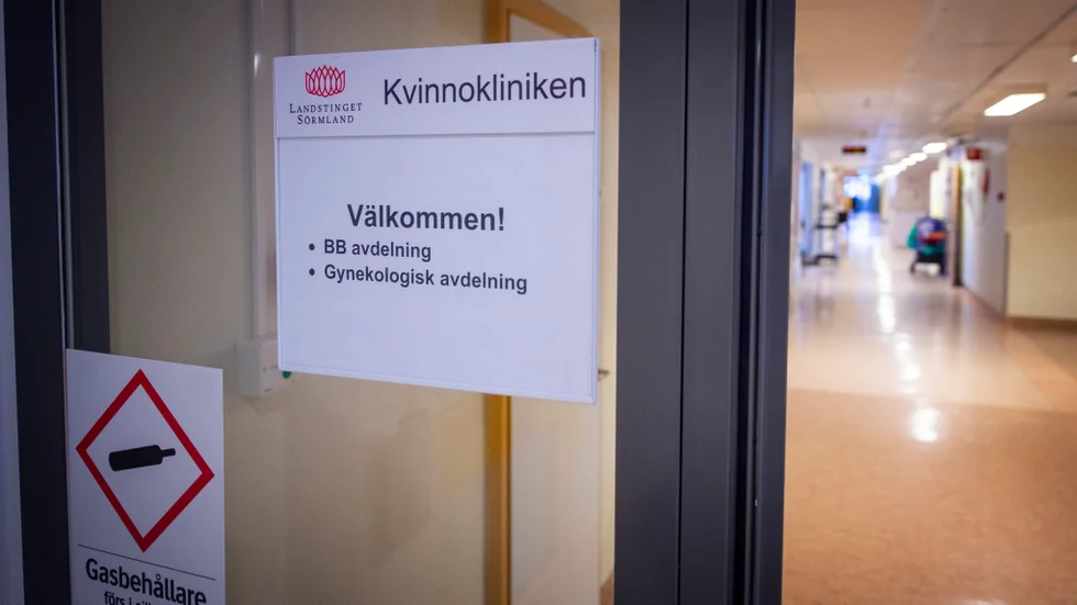 Kvinnokliniken på Nyköpings lasarett kan slås ihop med Mälarsjukhusets kvinnoklinik. Det utreds just nu av Region Sörmland. 