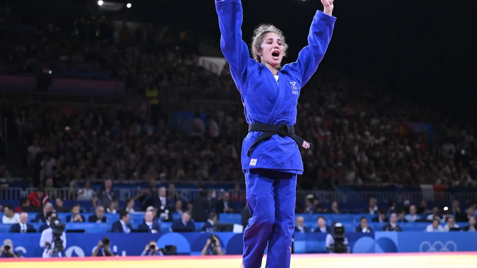 Judokan Tara Babulfath jublar efter att ha besegrat Abiba Abuzjakynova, Kazakstan, i bronsmatchen i 48 kg.