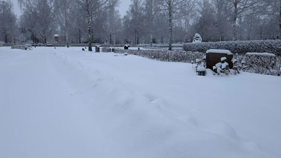 Snötung men all hinner inte plogas, svarar kyrkan.
