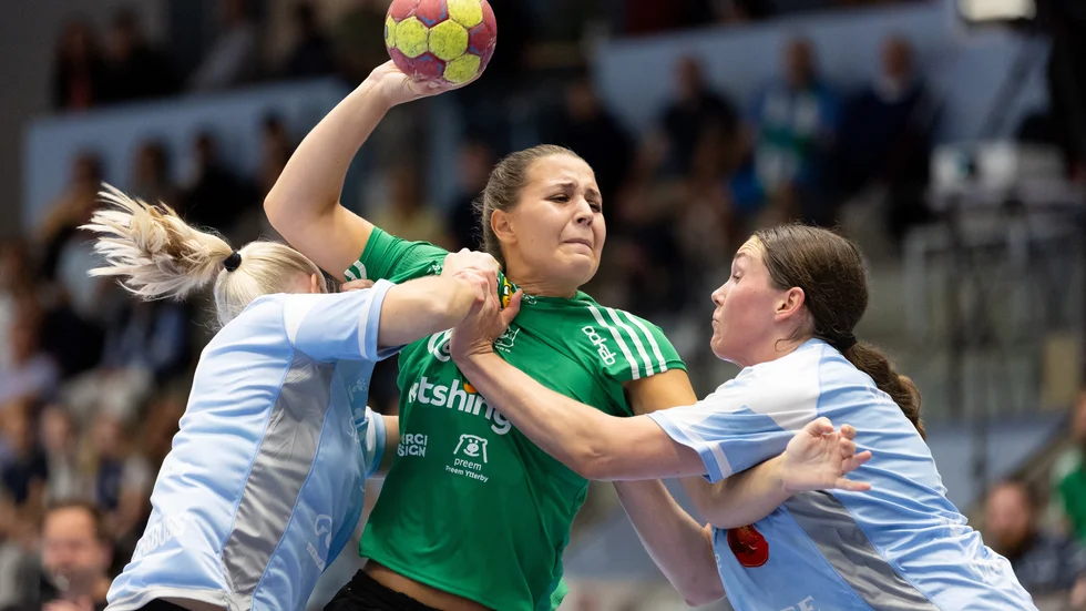 Förra Guifspelaren Mia Lagumdzija har haft en tuff period i klubblaget. Nu ska hon rädda kvar sitt Kungälv i SHE. "Jag har inte gjort de lätta målen som jag är van vid", säger hon.