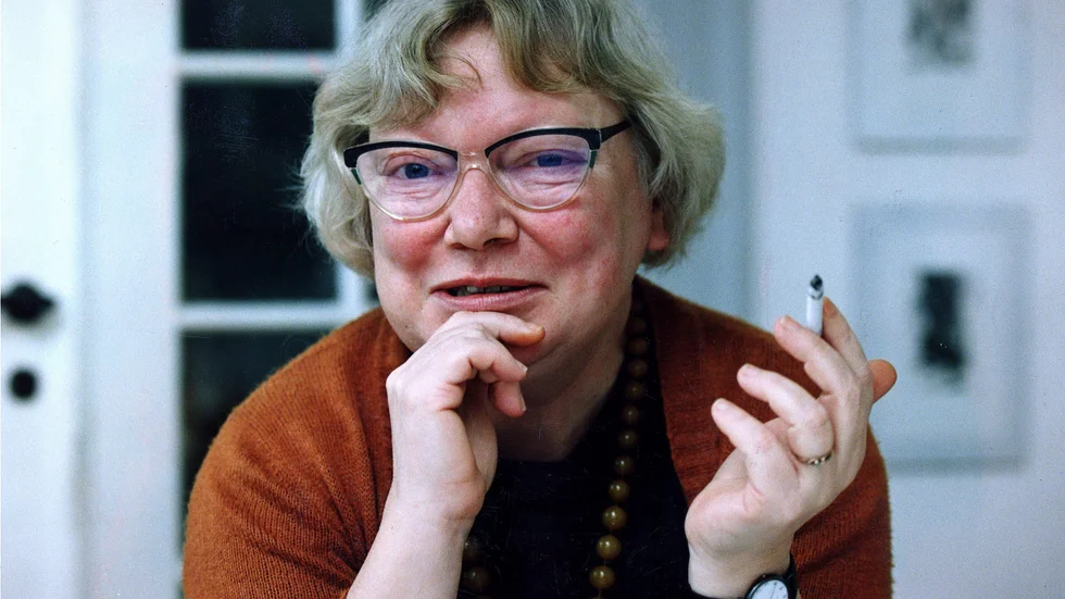 Inger Christensen (1935–2009) var en dansk romanförfattare, essäist och dramatiker – men först och främst var hon poet. Under slutet av sin levnad var Christensen ständigt omnämnd som kandidat till Nobelpriset i litteratur.