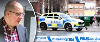 Våldsdådet filmades: Visar hur knivmannen går till våldsam attack