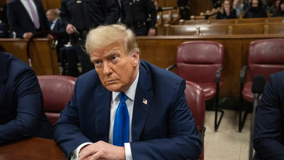 USA:s tidigare president Donald Trump i rättegångssalen i New York.