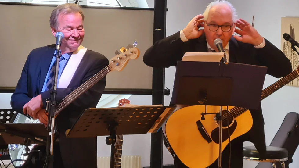 Jan & Åke underhöll med sång & musik, quiz och roligt småprat