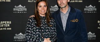 Svenska kändisar gör budgetresa i tv