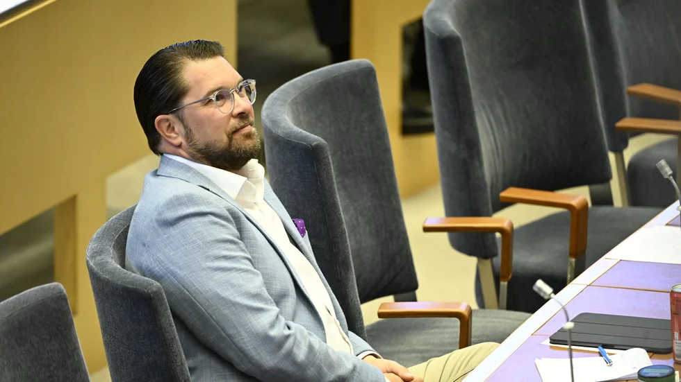 Sverigedemokraternas partiledare Jimmie Åkesson stod i centrum av onsdagens partiledardebatt i riksdagen. Det hade han nog inget emot. Ju fler som svarar med samma/liknande mynt desto mer i centrum kommer Åkesson och SD.
