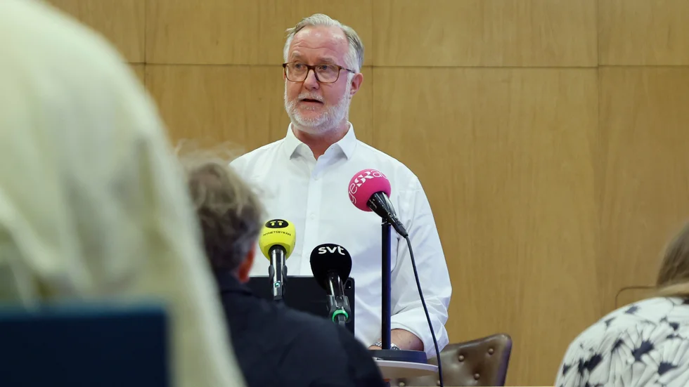 Liberalernas partiledare Johan Pehrson på en pressträff i Göteborg där han lägger fram ett förslag om att förbjuda politiska partier från att sprida anonyma budskap.