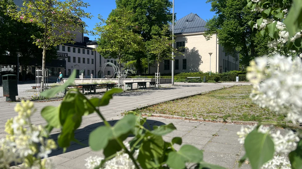 I sommar kan Eskilstuna bli med boulebar på torget utanför biblioteket.