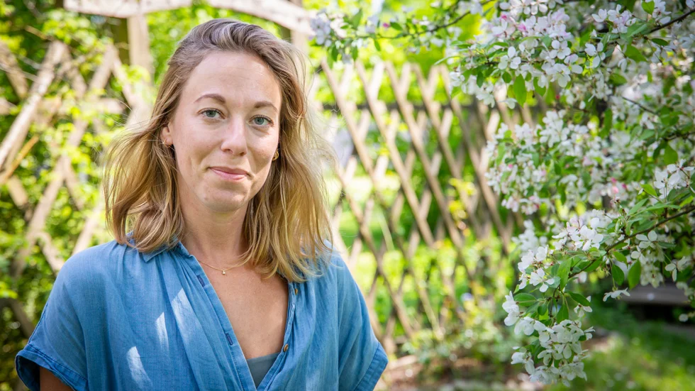 36-åriga Sara Lerner kommer ursprungligen från USA, men bor sedan några år tillbaka både i Fröjel och Köpenhamn. "Jag känner mig som allra mest som mig själv här på Gotland", säger hon. 
