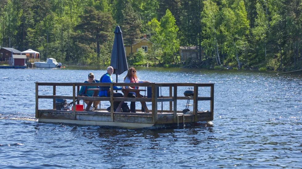 Kontrasten mot en smäcker och snabb kajak.