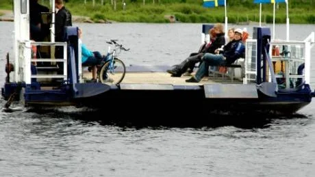 LILL EMMA. Färjan Lill Emma Kalix transporterar gäster till och från Vassholmen hela sommaren.