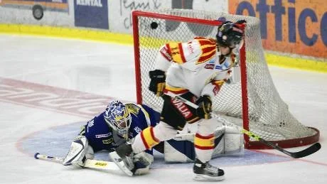 MÅLRIK. Jonas Almtorp kan tjäna pengar på att göra bra ifrån sig i Luleå Hockey-tröjan. Om 24-åringen lyckas så pass bra att han blir uttagen i Tre kronor kommer klubben belöna honom med en landslagsbonus.