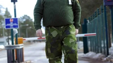 HANDLAR OM AVRUSTNING. "*F 21 har så¨stora fördelar jämfört med andra flottiljer at jag inte förstår hur Försvarsmakten resonerar när det gäller nedläggningsplaner", säger officersförbundets Leif Edström.
Foto: Linda Wikström