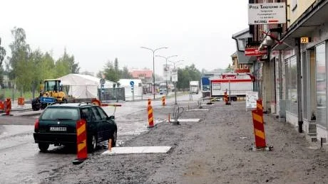 Mindre festivalområde. Gatuarbetena på Sundsgatan kommer inte att hinna slutföras innan Piteå dansar och ler startar i i slutet av veckan. På grund av detta blir området något mindre än tidigare i den här delen av festivalområdet.Foto: STINA BROLIN BERGMAN
