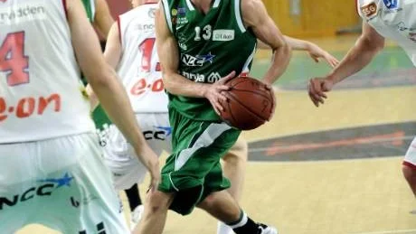 IMPONERADE. Christopher Ryan gjorde en stormatch mot Sundsvall Dragons i Plannjas träningsmatch mot ligarivalen. Ryan stod för elva poäng och ett stort passningsspel.