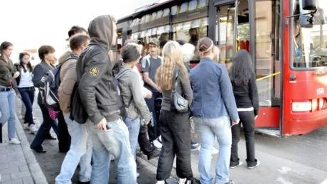 STRUL. LLT brottas med stora problem med gymnasieelevernas busskort. Informationen om betalningssättet har inte gått fram och dessutom dras LLT med tekniska problem.