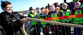 Tacka barnen för nya bron