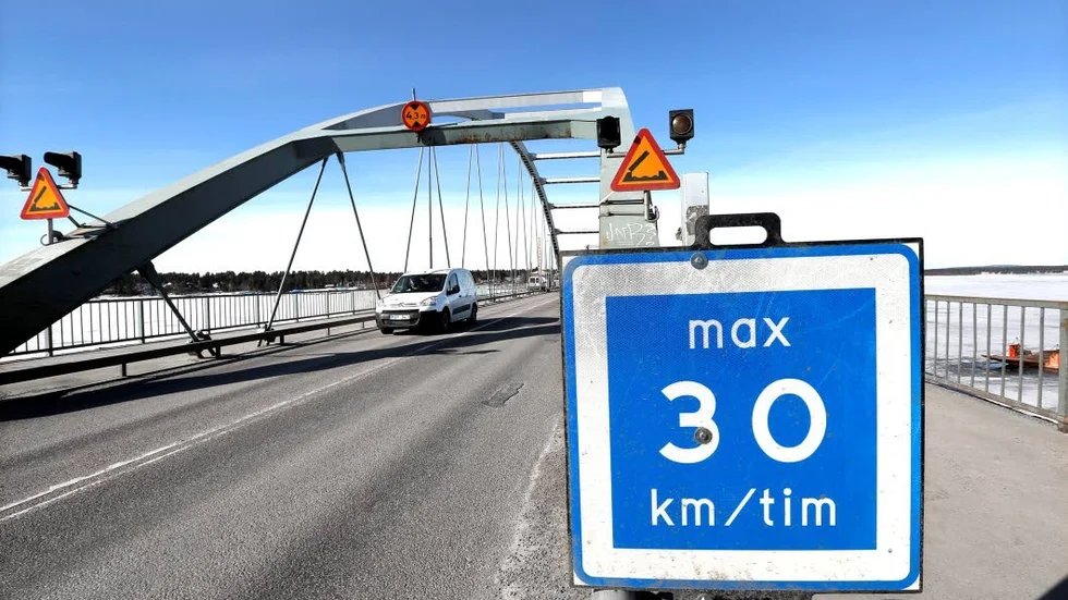 SÄNKT HASTIGHET. Vägverket har satt ner hastigheten på Bergnäsbron inför de kommande reparationerna.