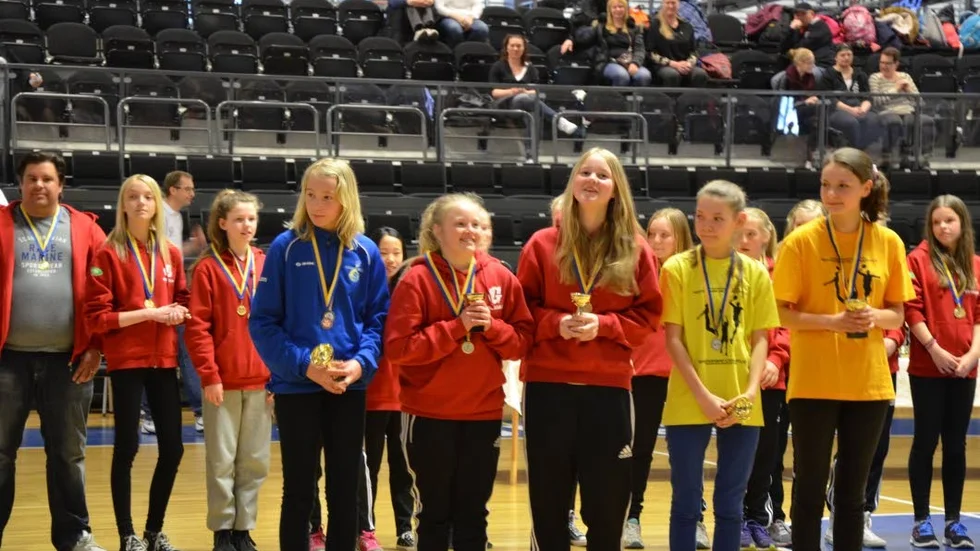 Utmärkelser. Sandra Edin, Emelie Blomqvist och Tilde Andersson var de svenska representanterna i allstarlaget för flickor -01.