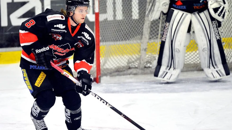 PÅ VÄG BORT. Asplövenbacken Olov Lundqvist. Foto: andreas wälitalo