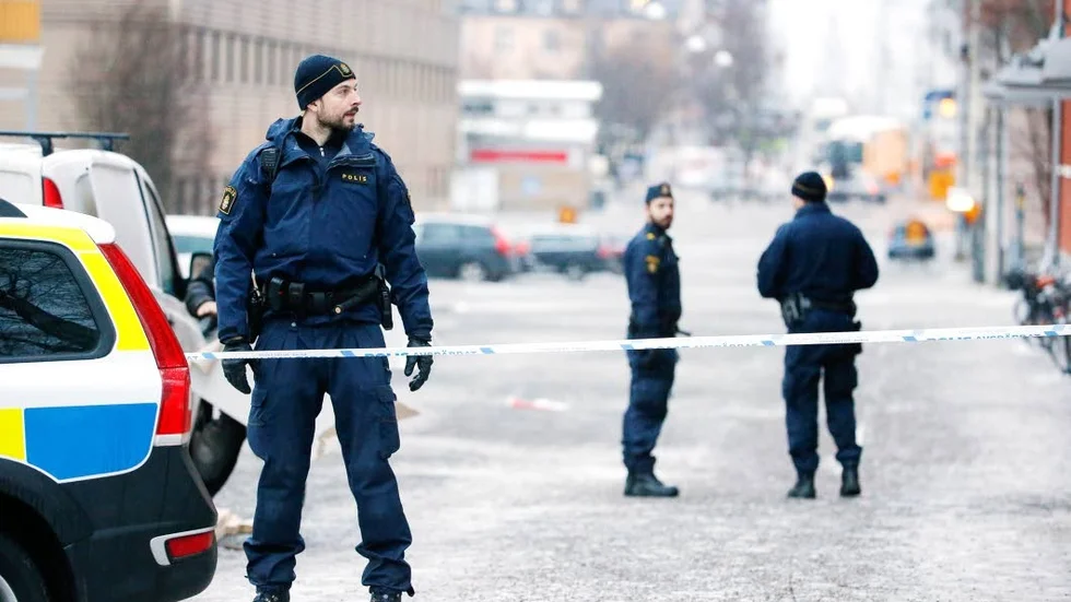 Avspärrat. I princip hela centrala Luleå berördes på grund av den misstänkta bomben utanför polishuset. Bussarna fick ändrade rutter, människor kom försent till sina arbeten och oron spred sig.