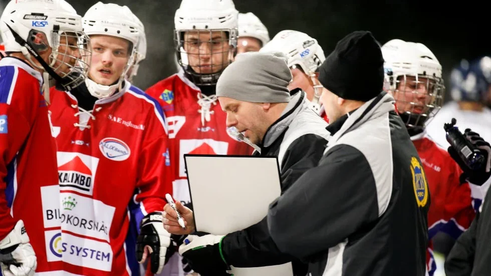Tungt. Kalix Bandy och tränaren Mats Rönnqvist föll igen.