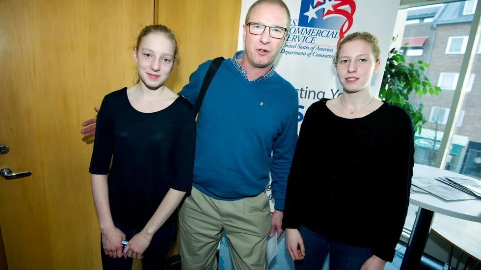 Familjesaga. Efter flera år som tränare för sin dotter Felicia (Höger i bild) så skiljdes David och hans dotter åt för att representera varsitt lag i  högsta serien. Ikväll drabbade de samman öga mot öga. En konstigt känsla för de båda.