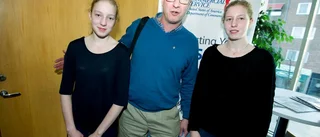 Luleåtränarens dotter: " Konstigt att se pappa i andra laget"